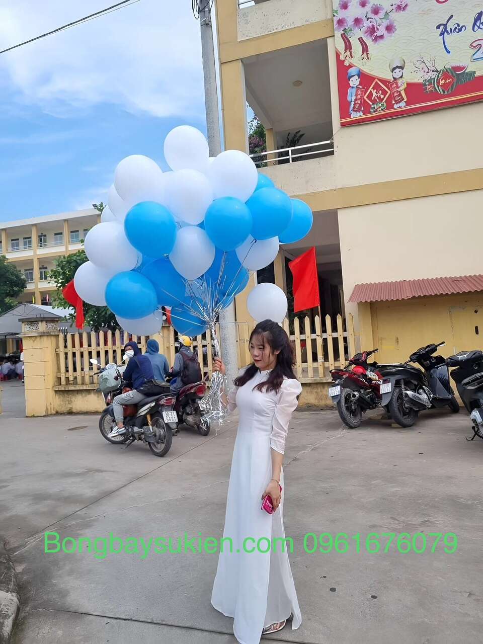 Bóng Bay Chụp Ảnh Kỉ Yếu Giá Rẻ Tại Hà Nội