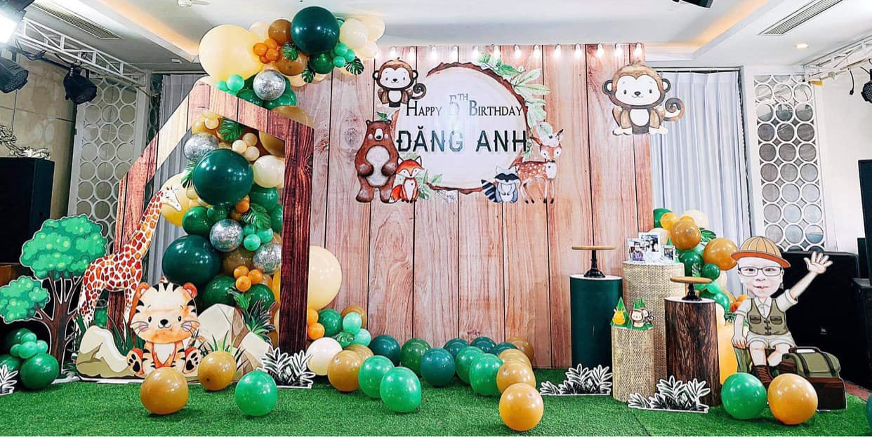 Trang trí sinh nhật màu xanh cho bé trai