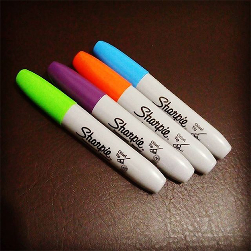 Vỉ 8 màu bút lông dầu ngòi vát vẽ trên mọi chất liệu Sharpie Chisel Tip