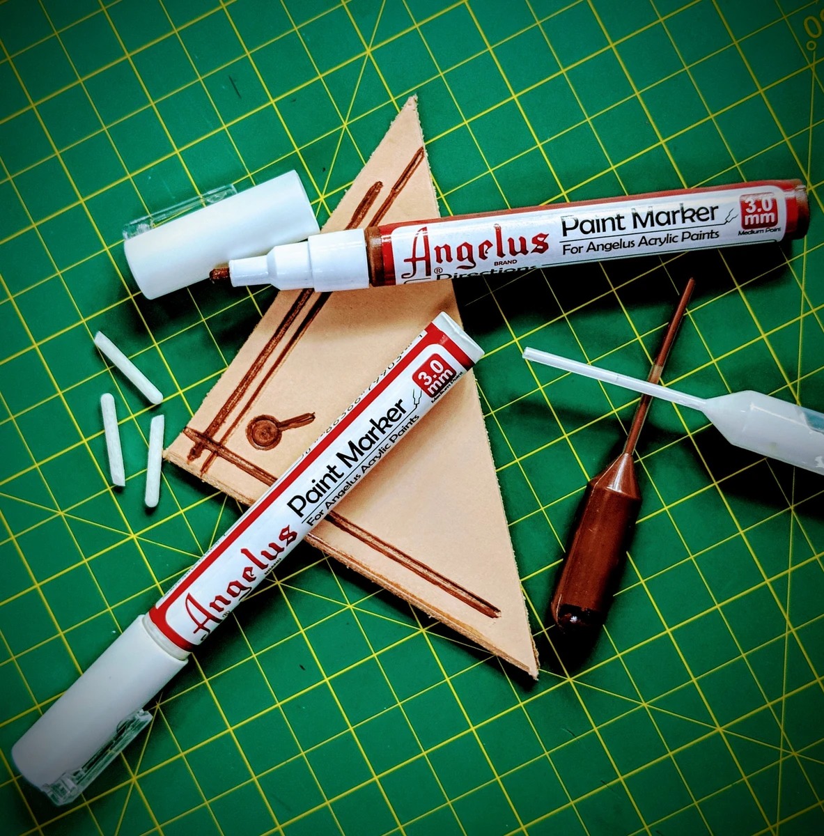 Bộ bút marker để vẽ màu acrylic Angelus Empty Paint Marker – 5mm