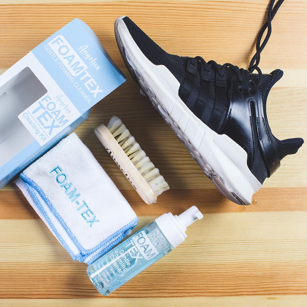 Bình xịt vệ sinh giày đa năng dạng bọt Angelus Foam-Tex – 170ml (5.7Oz)