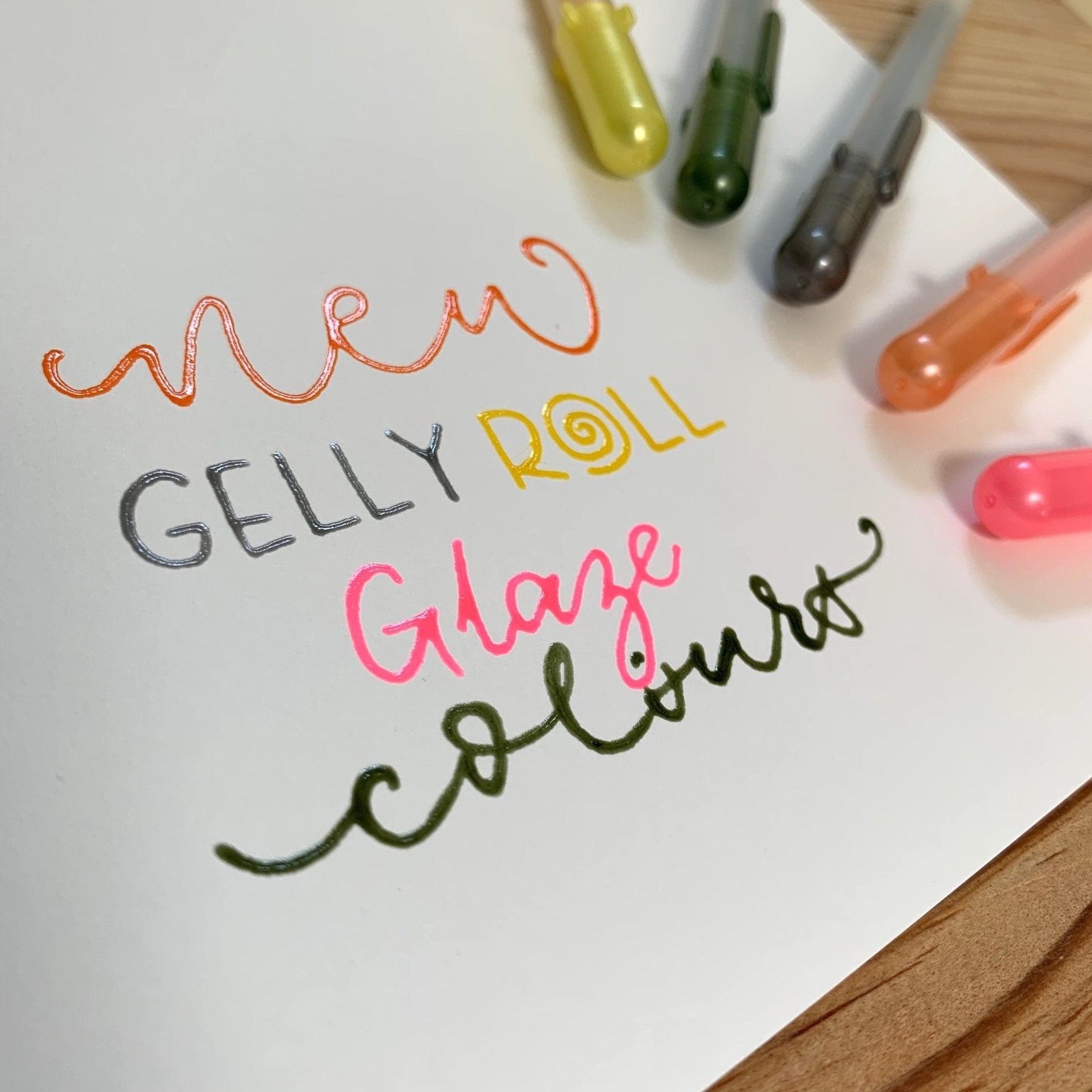 Bút Gel nét mực 3D sáng bóng Sakura Gelly Roll Glaze - Ngòi 0.6mm