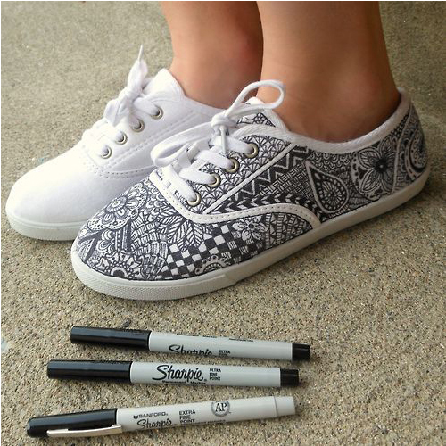 Vỉ 8 màu bút lông dầu ngòi kim vẽ trên mọi chất liệu Sharpie Ultra Fine