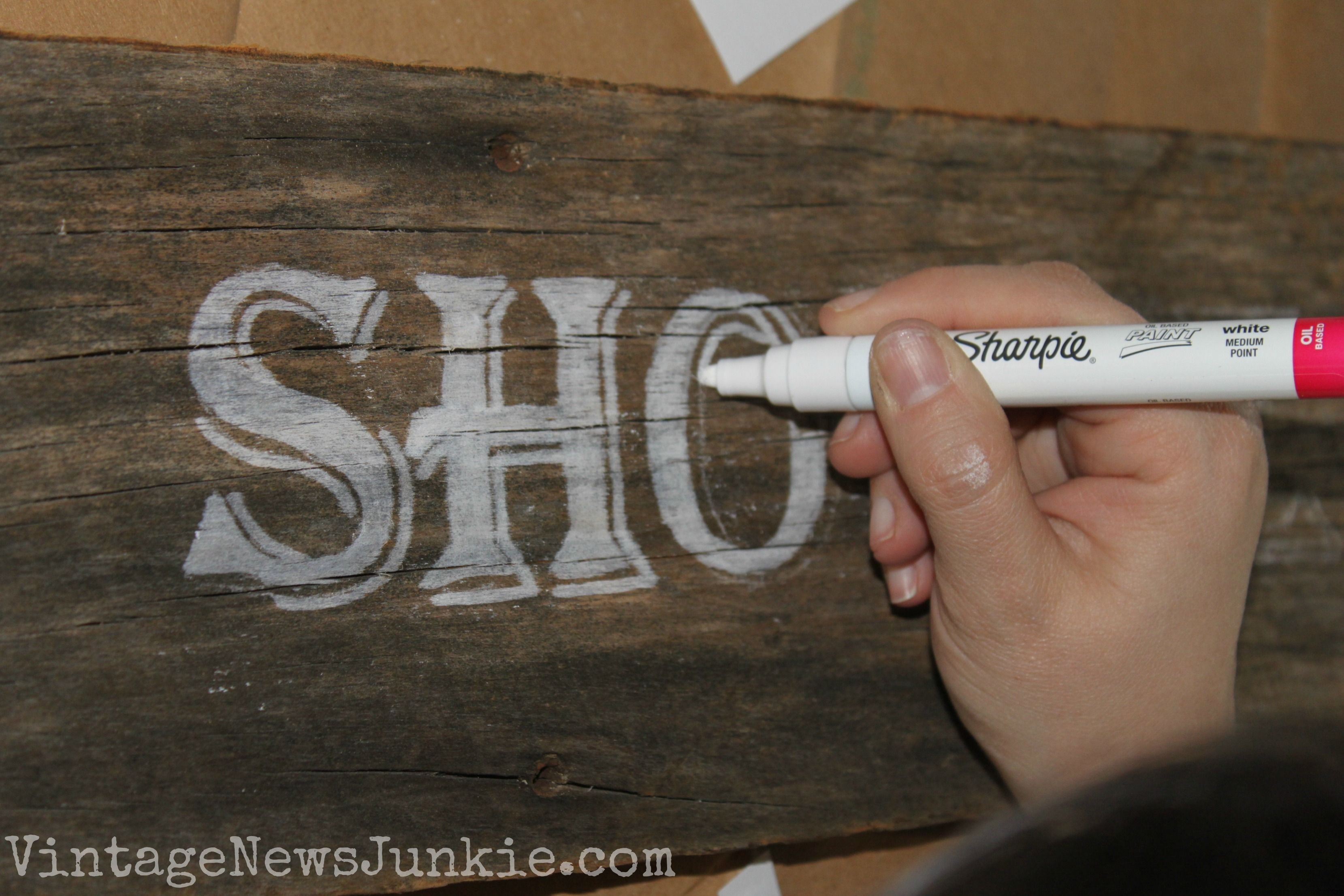 Bút sơn dầu vẽ đa chất liệu Sharpie Oil Based Medium Point 1.5mm (Cây lẻ)