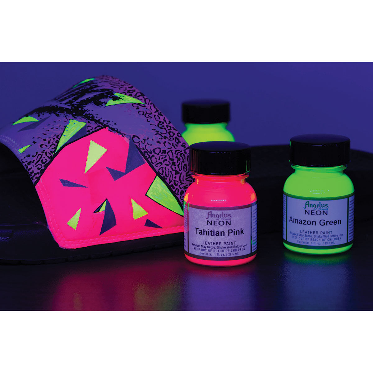 Màu acrylic vẽ lên da, vải Angelus Leather Paint (Neon) – 118ml (4Oz)