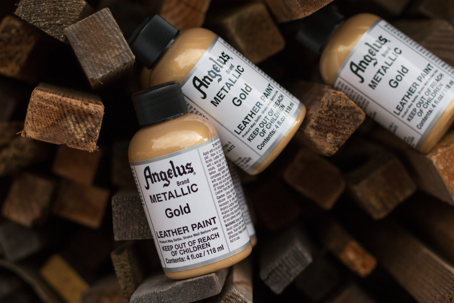 Màu acrylic ánh kim vẽ lên da, vải Angelus Leather Paint (Metallic) – 29.5ml (1Oz)