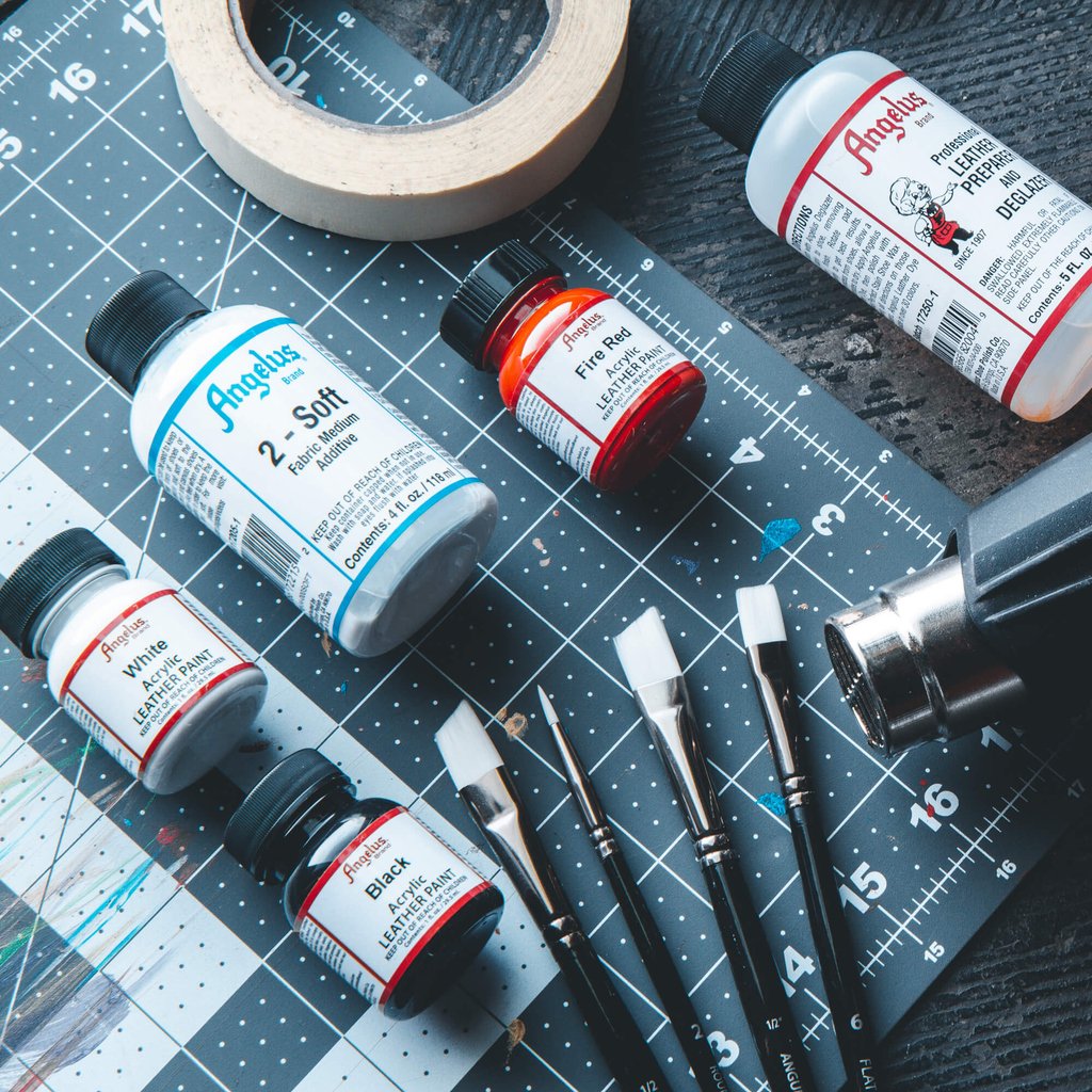 Dung môi pha màu vẽ lên bề mặt vải, canvas, lưới, da lộn Golden GAC 900 (Chiết)