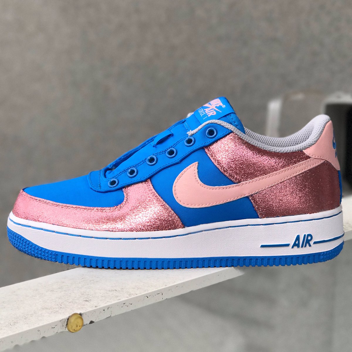 Màu acrylic vẽ lên da vải Angelus Leather Paint (Glitterlites) – 29.5ml (1Oz)