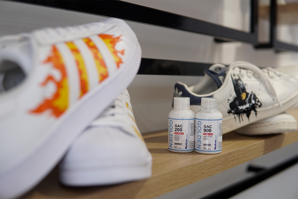 Dung môi pha màu vẽ lên bề mặt vải, canvas, lưới, da lộn Golden GAC 900 (Chiết)