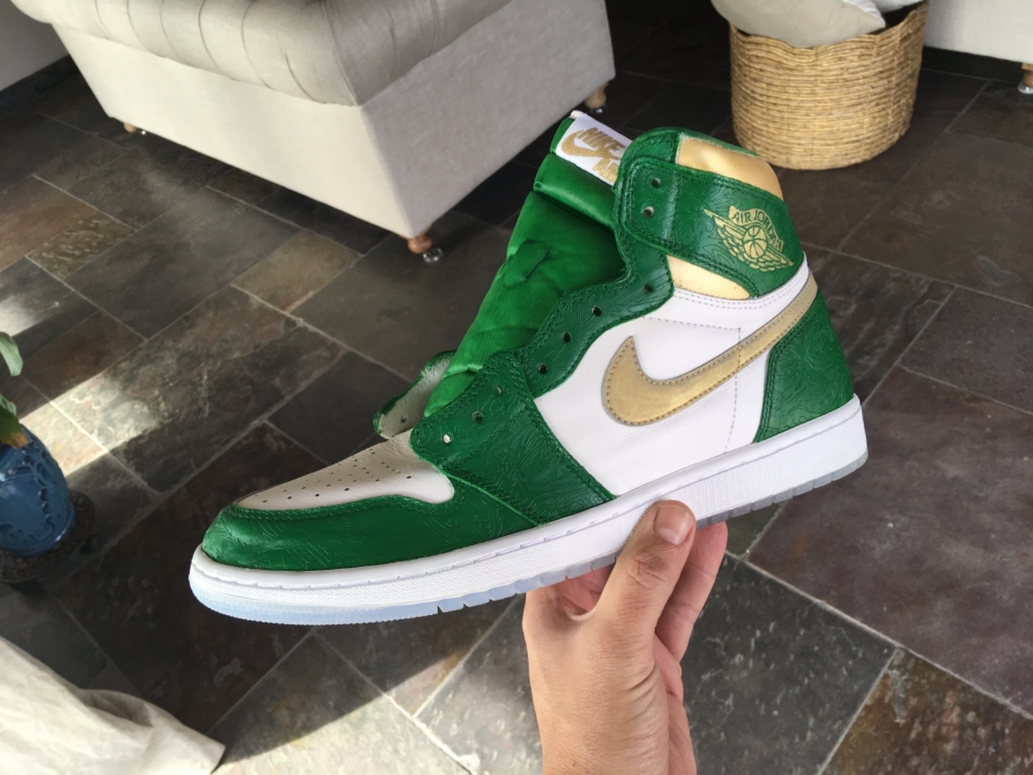 Màu acrylic ánh kim vẽ lên da, vải Angelus Leather Paint (Metallic) – 29.5ml (1Oz)