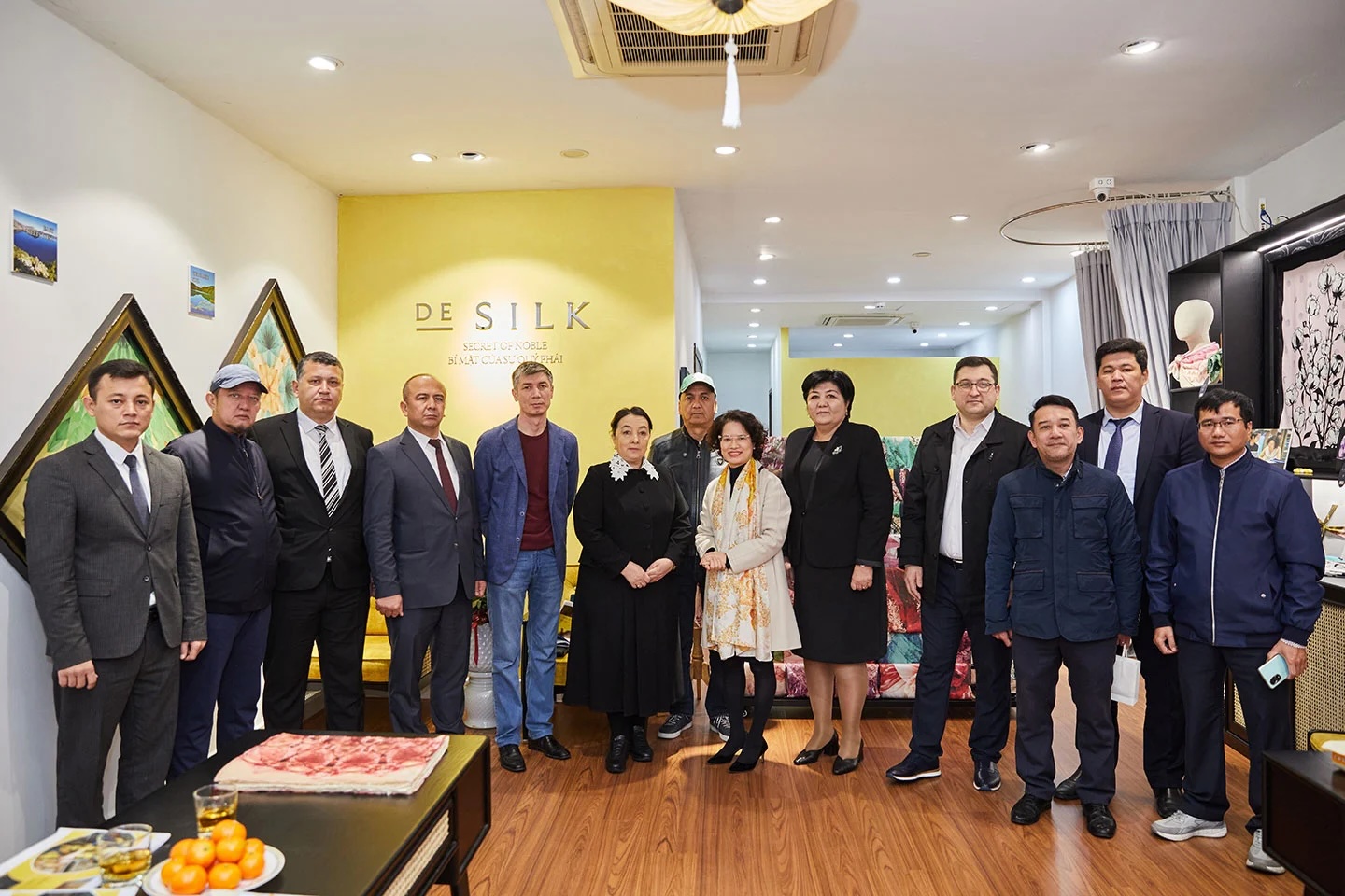 DeSilk is proud to introduce the beauty of Vietnamese silk to the delegation of leaders and businessmen of Uzbekistan