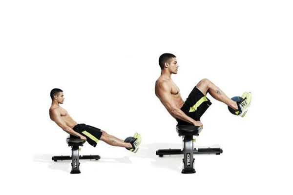 Gập bụng nâng chân trên ghế