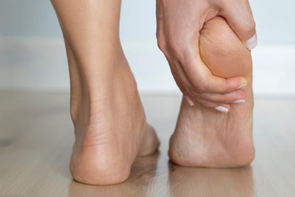 Gót chân đau là biểu hiện của nhiều bệnh lý