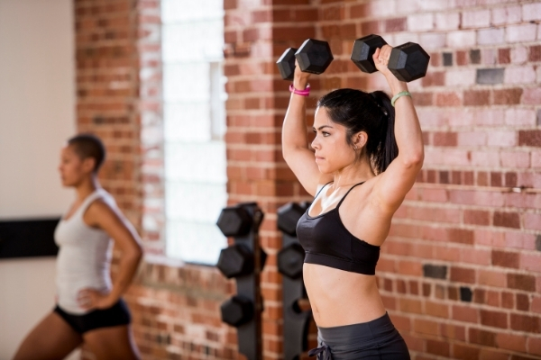 Bài tập tăng cân cho nữ Reverse Dumbbell Fly