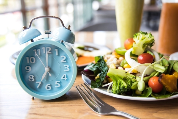 Intermittent fasting là gì?