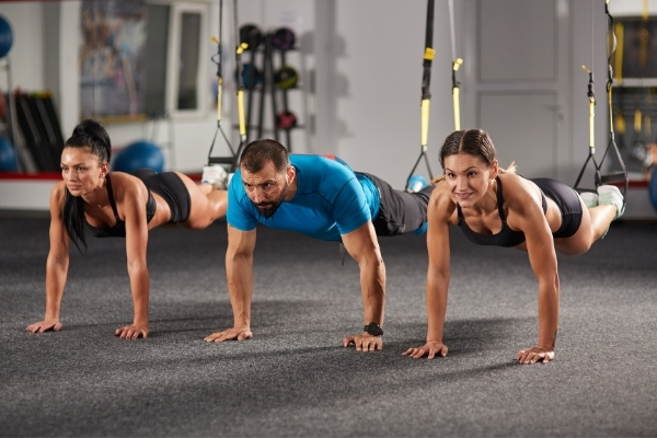 Bài tập giảm mỡ bụng cho nam - Dùng dây TRX