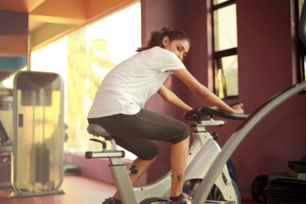 Tập gym đạp xe có tác dụng gì?