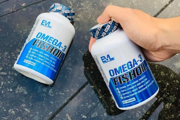 EVL Omega-3 Fish Oil mang đến nguồn dầu cá Omega-3 đậm đặc cho cơ thể