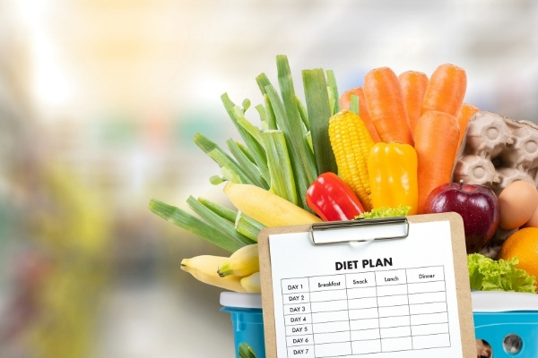 Tạo ra Calorie Deficit thông qua việc cắt giảm khẩu phần ăn