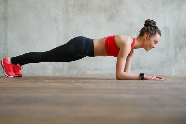 Plank đúng cách để giảm mỡ bắp tay