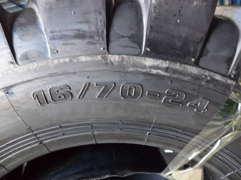 Lốp Máy Xúc 16/70 - 24
