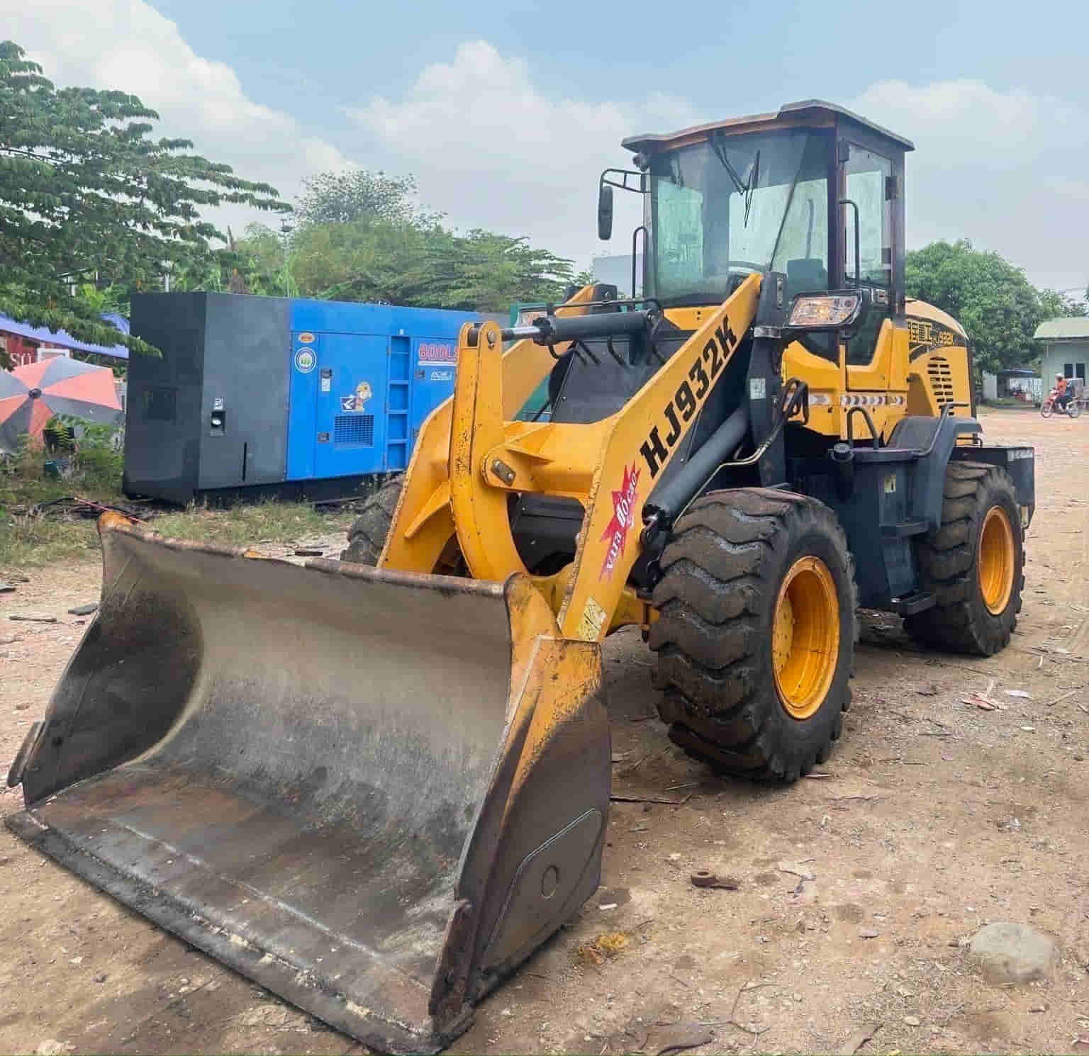 Máy Xúc Lật Cũ HJ932K