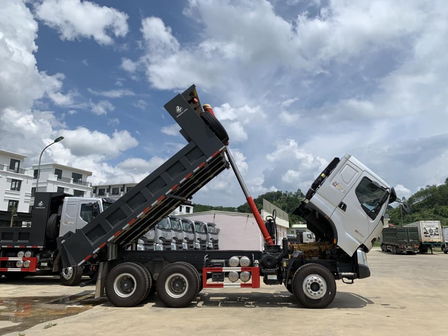 CHENGLONG H7 3 Chân Cầu Dầu Thùng Vuông 385HP