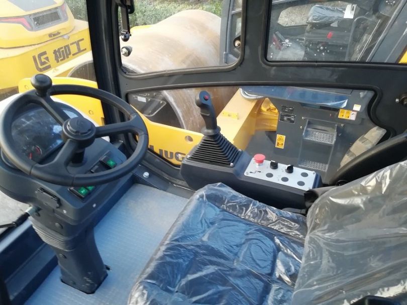 Máy Lu Rung Liugong CLG6611E