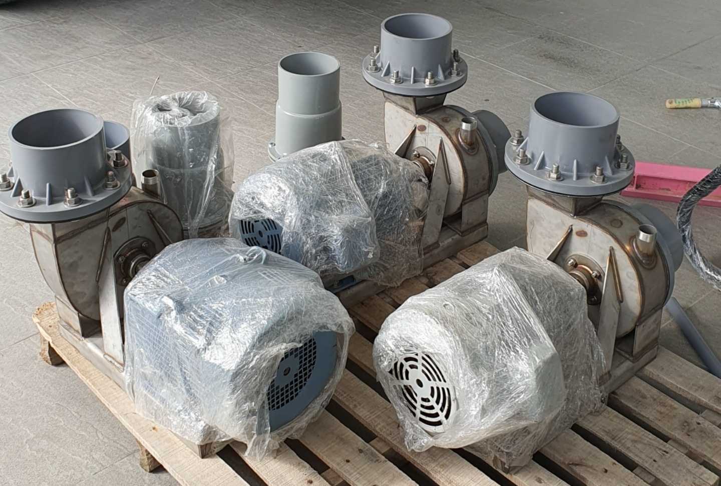 BƠM KHỦNG LONG LIỀN ĐẦU