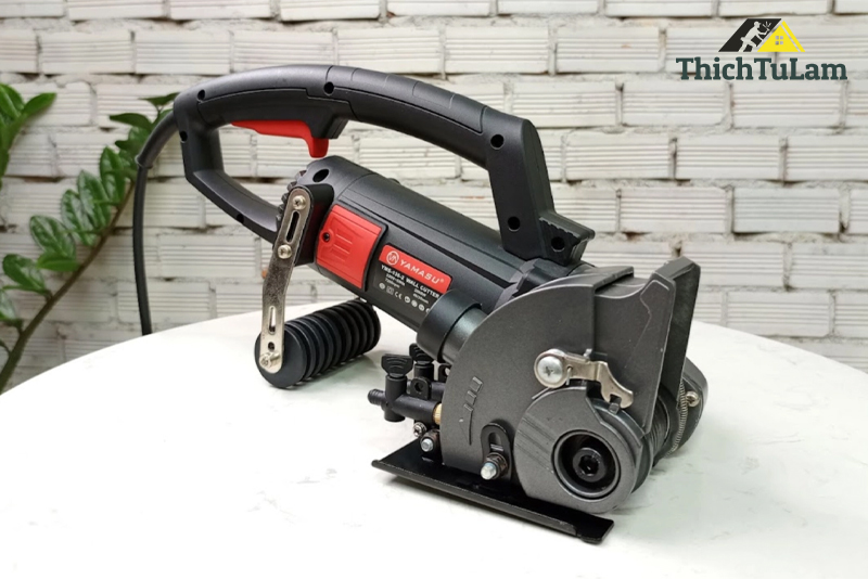 Đánh Giá Chi Tiết Máy Cắt Tường Yamasu 135-2: Hiệu Quả Cao, Thiết Kế Tiện Lợi