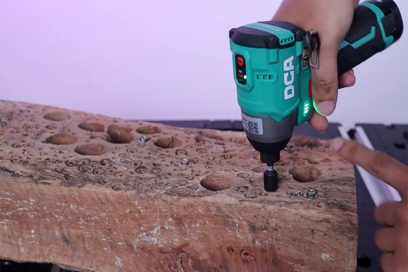 Đánh Giá Chi Tiết Máy Bắn Vít DCA 12V Mới: Hiệu Suất Vượt Trội, Tiết Kiệm Pin