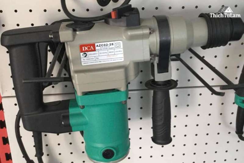 Tìm Hiểu Về Máy Khoan Đục Bê Tông DCA AZC02-28