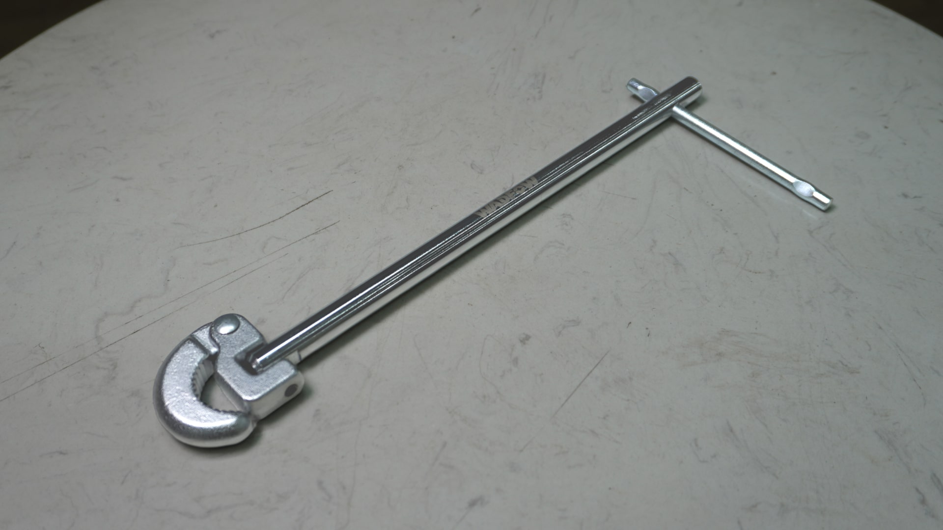 Cờ lê vặn ống nước góc hẹp ba chiều Wadfow WBF1732