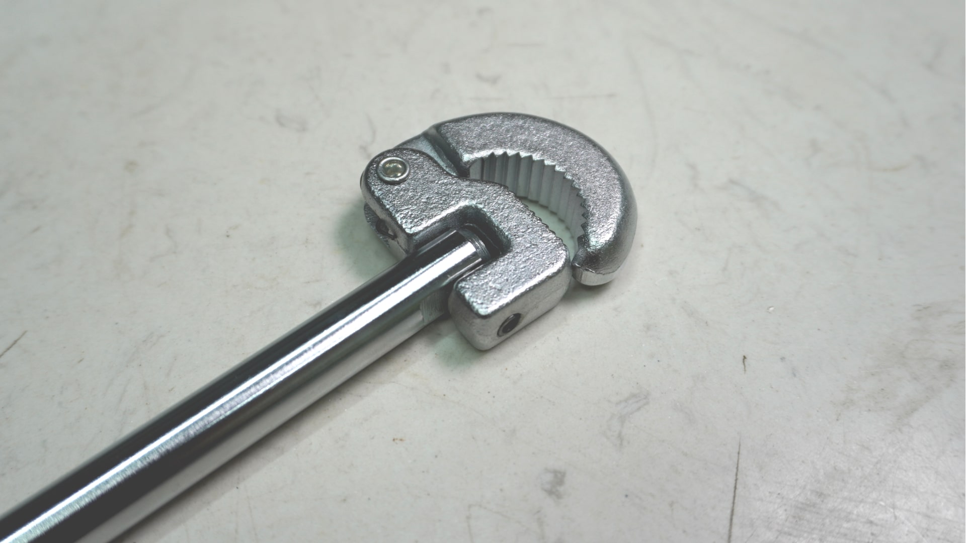 Cờ lê vặn ống nước góc hẹp ba chiều Wadfow WBF1732