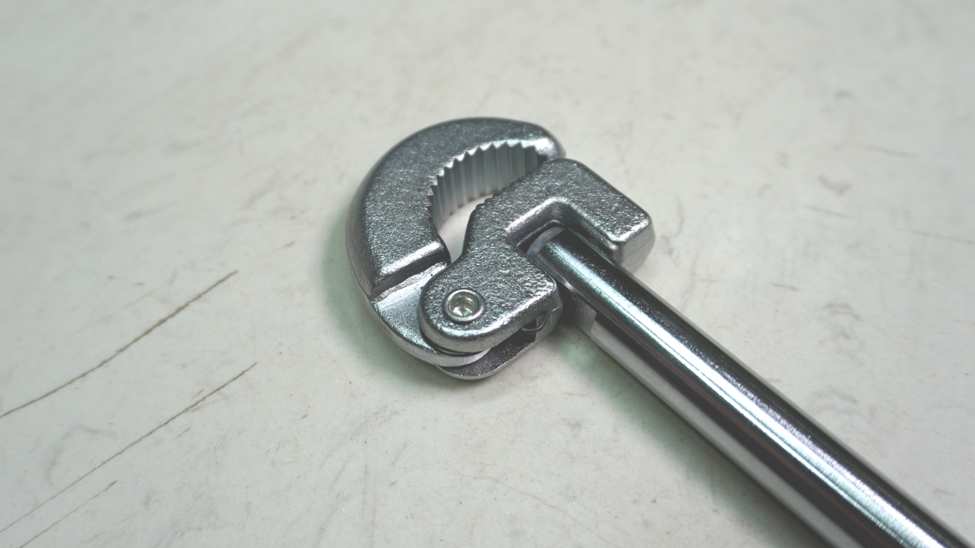 Cờ lê vặn ống nước góc hẹp ba chiều Wadfow WBF1732