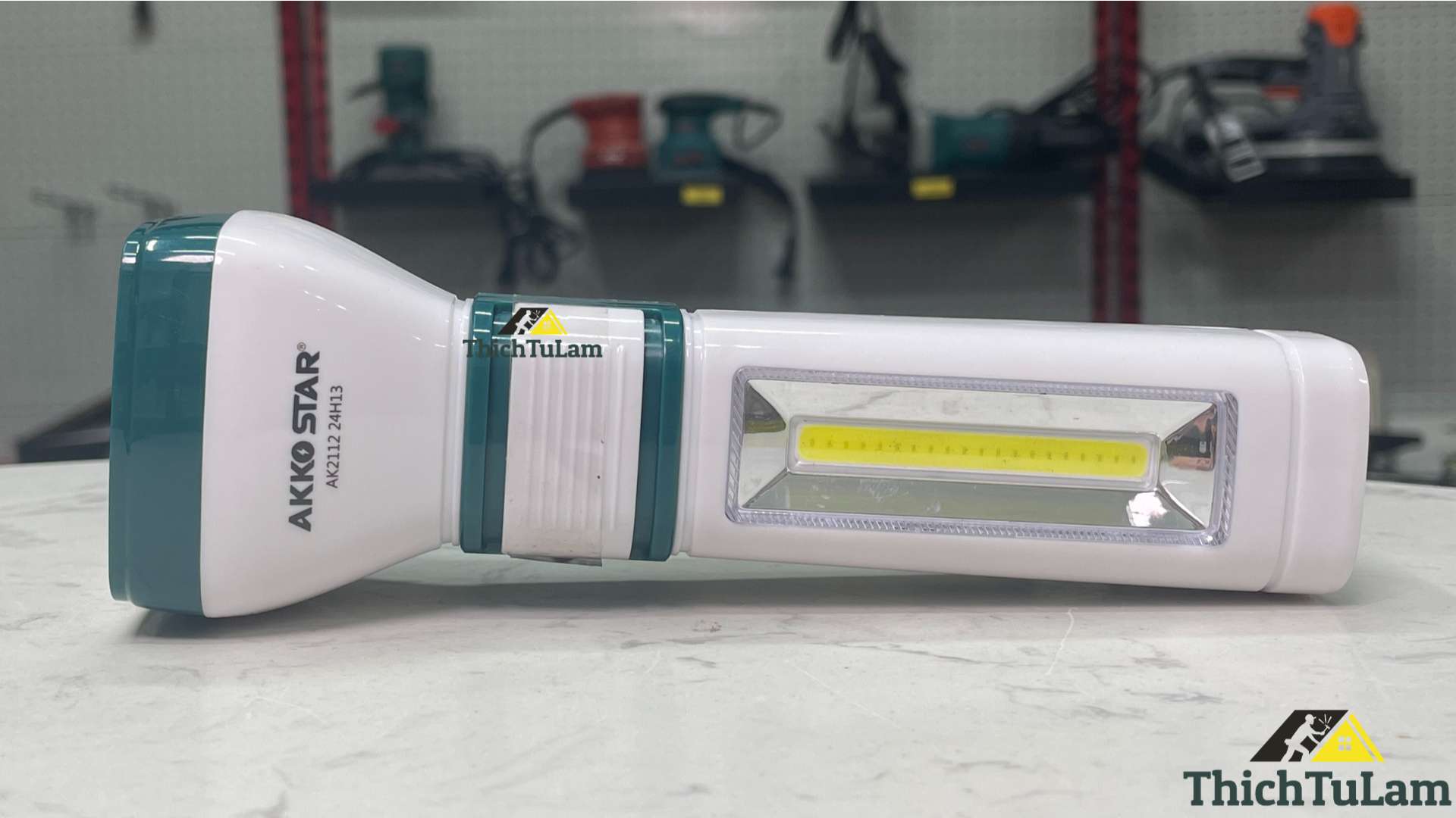 ĐÈN LED SẠC TÍCH ĐIỆN 2W LED+1W AKKO STAR 03706