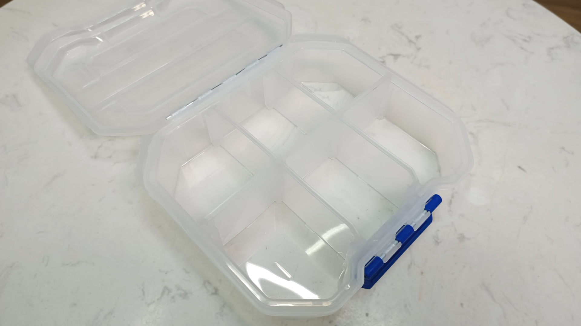 Hộp đồ nghề 6 ngăn đựng linh kiện Wadfow WTB8341