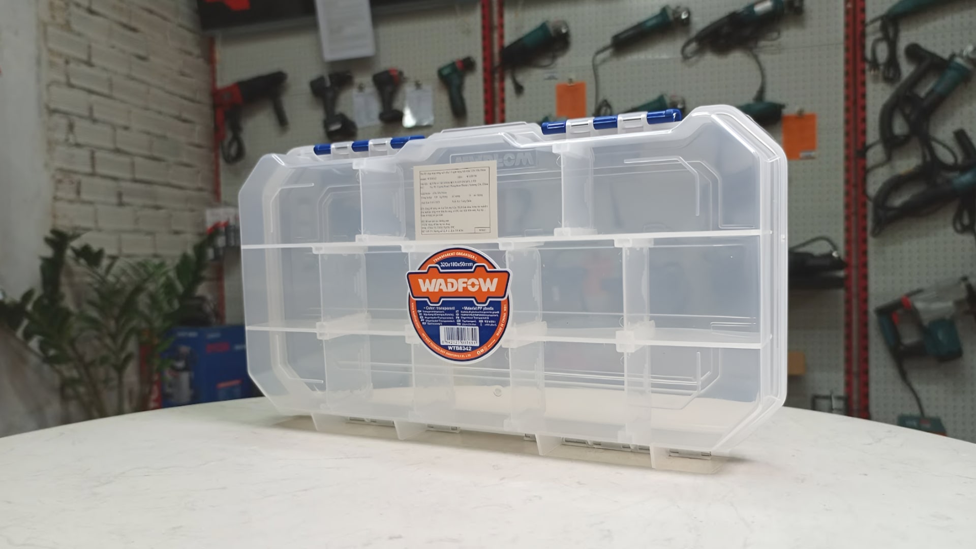 Hộp nhựa trong suốt 13 ngăn 320x180x50mm Wadfow WTB8342