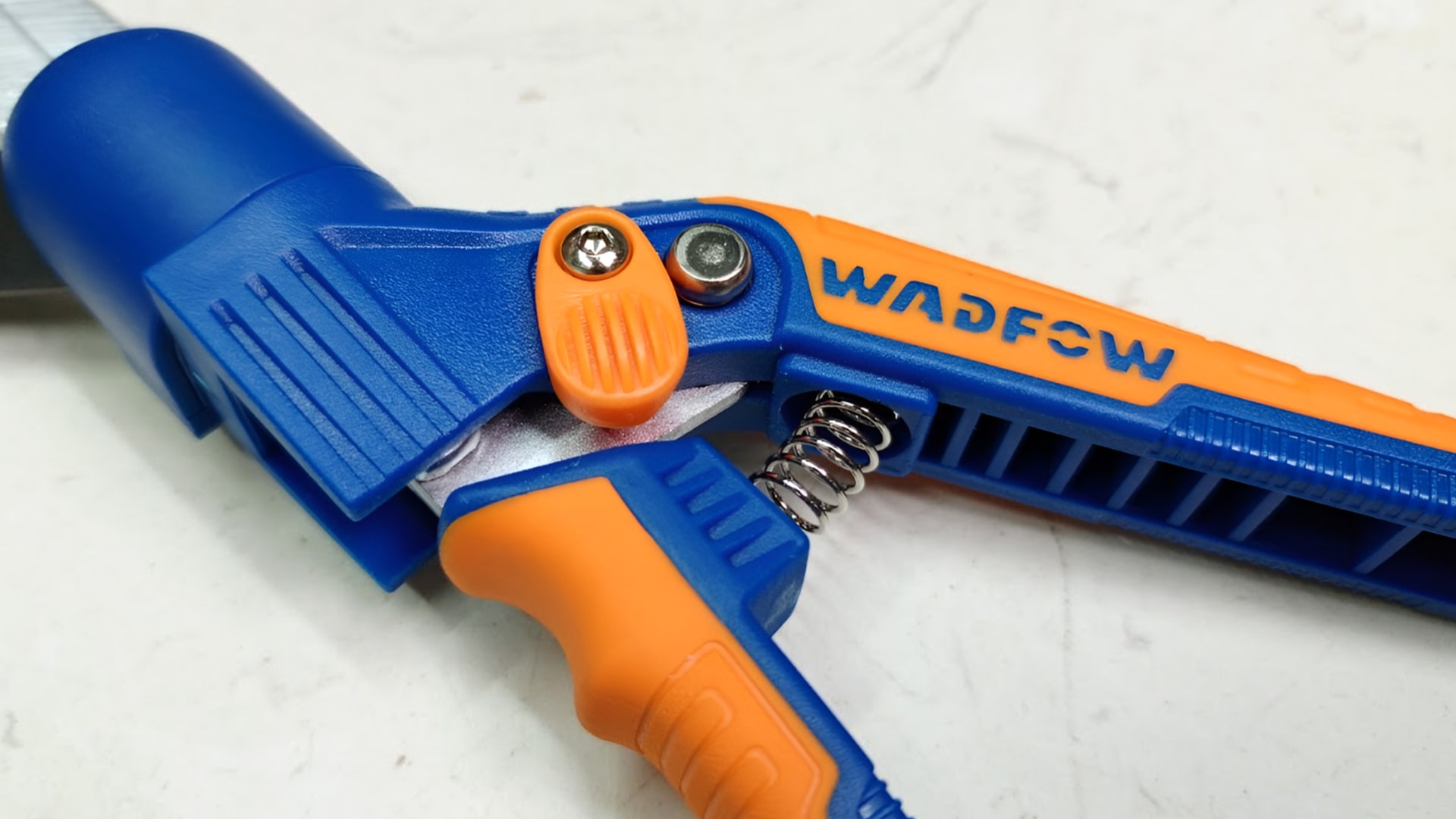 Kéo cắt cỏ 340mm ( xoay 360 độ) Wadfow WPA2602