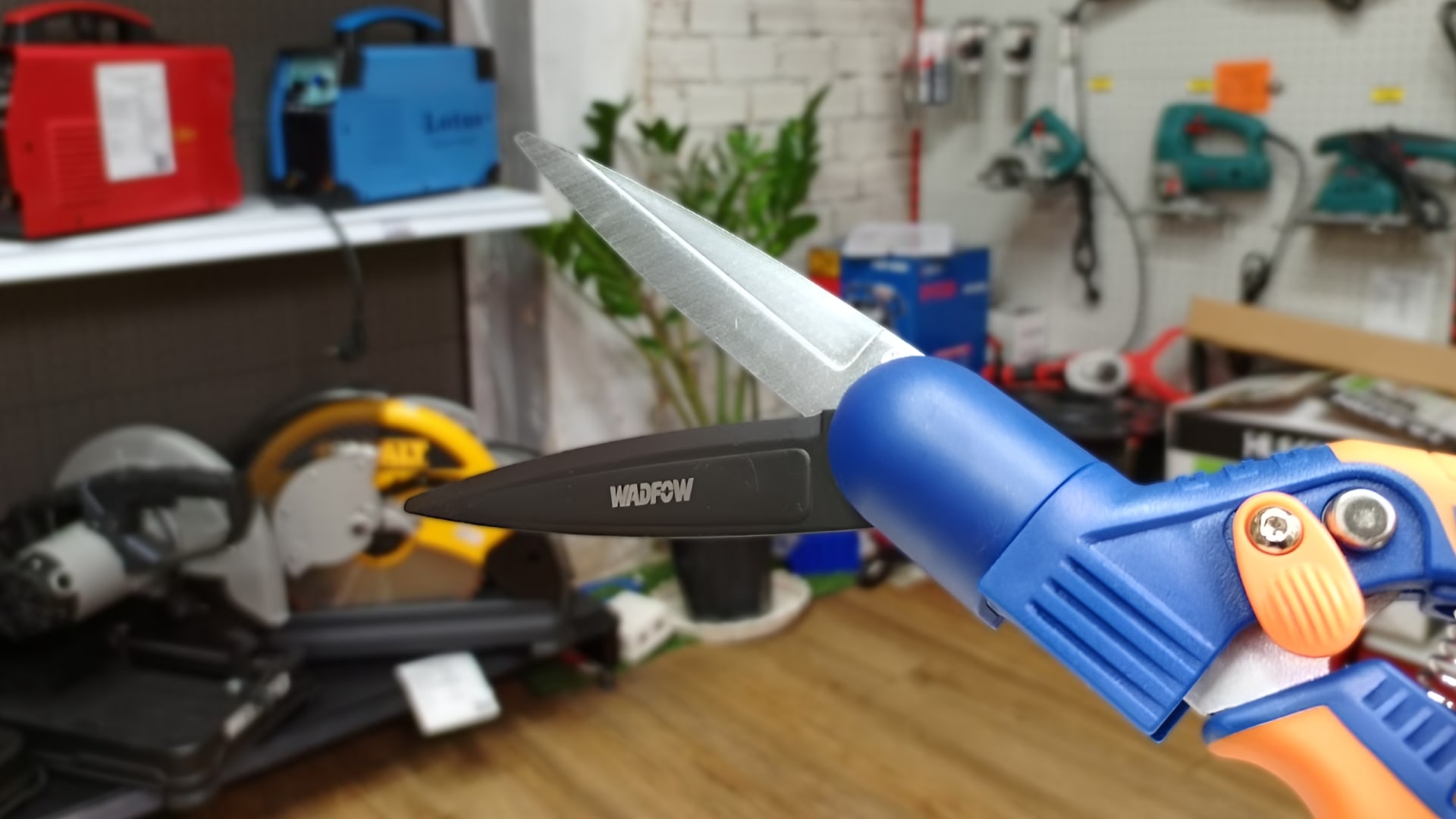 Kéo cắt cỏ 340mm ( xoay 360 độ) Wadfow WPA2602