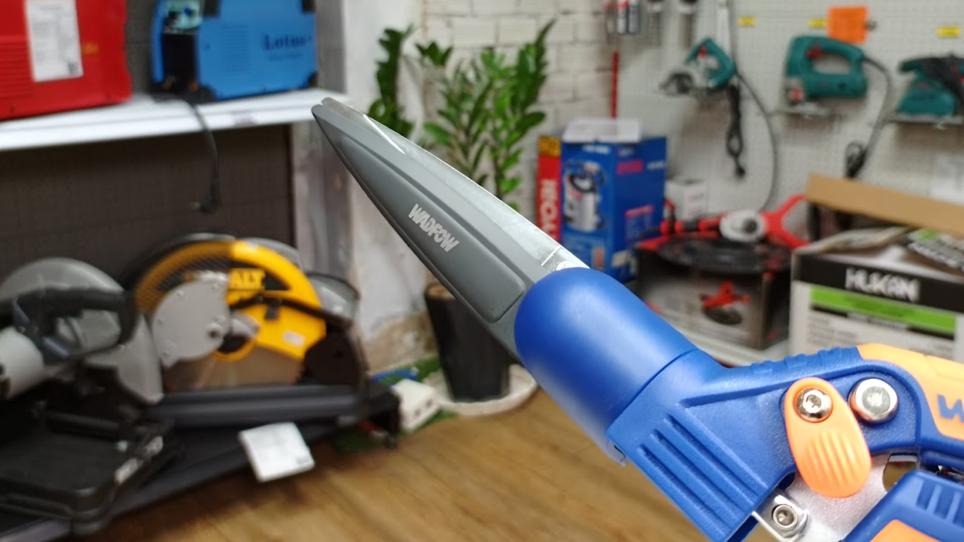 Kéo cắt cỏ 340mm ( xoay 360 độ) Wadfow WPA2602