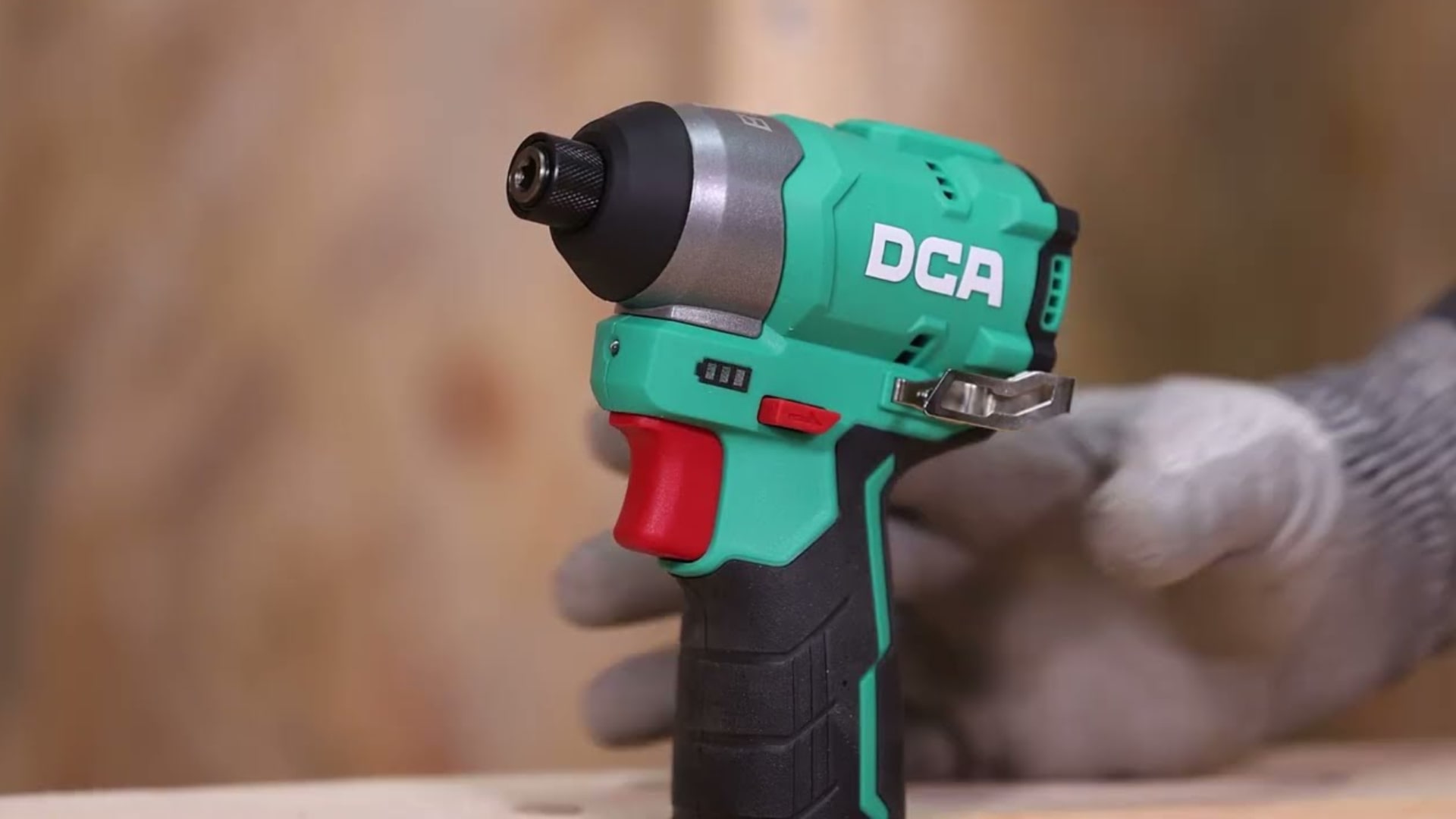 Kiểm tra số lượng con vít có thể bắn với máy DCA ADPL04-8