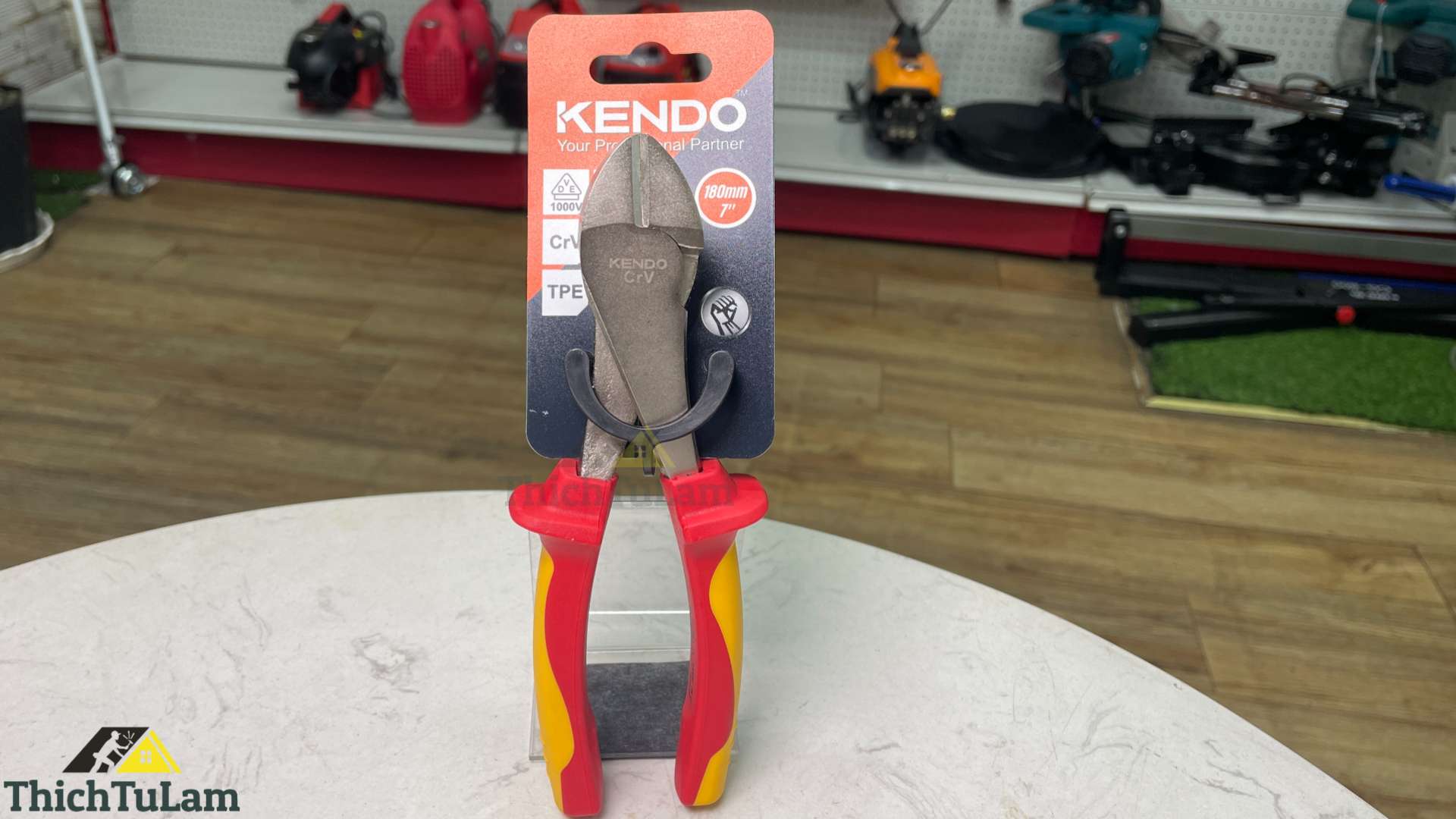 Kìm cắt hạng nặng cách điện 1000V VDE bằng thép Cr-V kích thước 180mm Kendo 11014