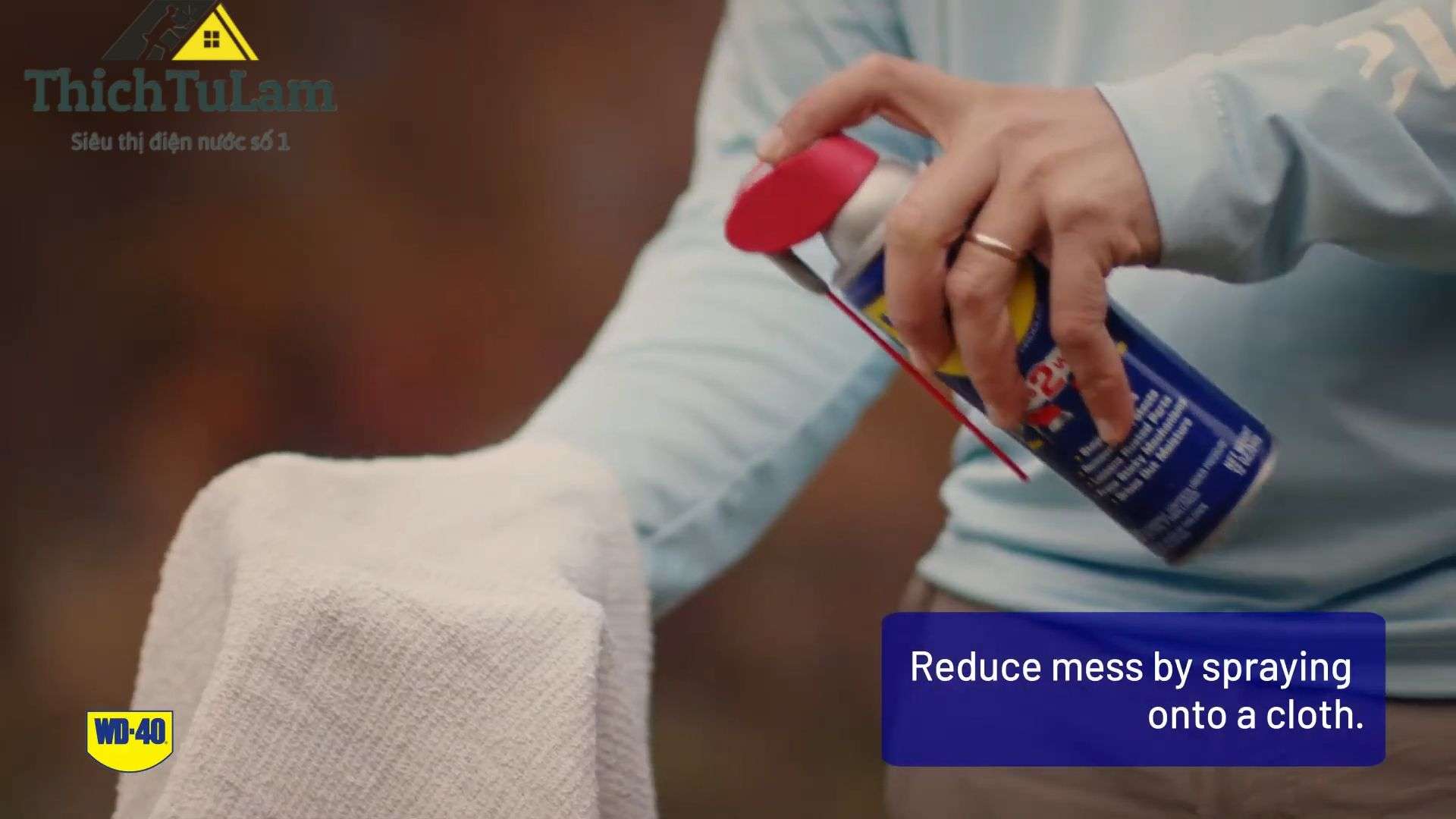Xịt dung dịch WD-40 đa dụng lên vải mịn 