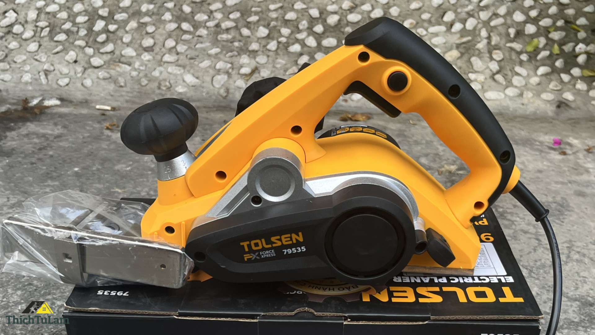 Máy bào gỗ cầm tay 900W Tolsen 79535