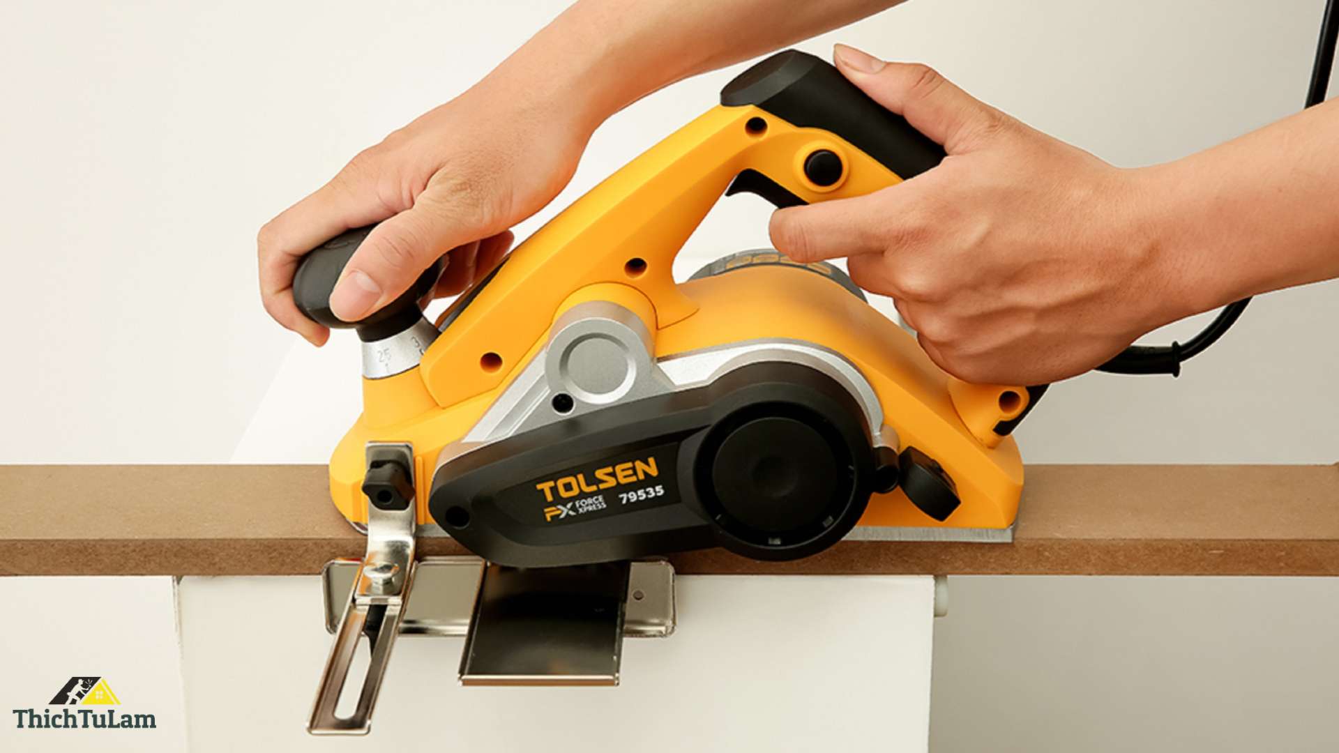 Máy bào gỗ Tolsen 79535