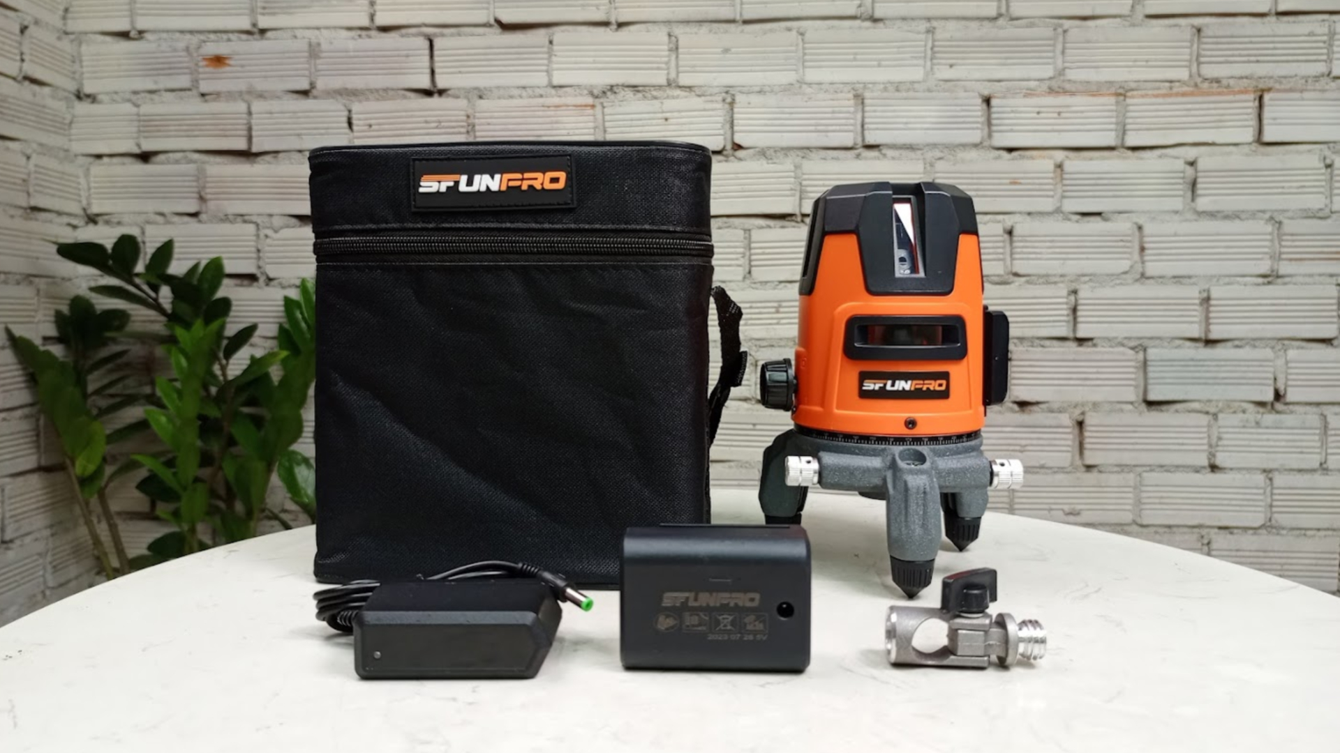 Máy cân mực laser 5 tia xanh Sfunpro SF6605CG