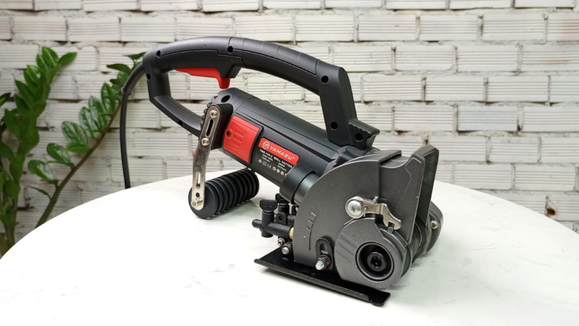 Máy cắt rãnh tường 2 lưỡi Yamasu YMS-135-2