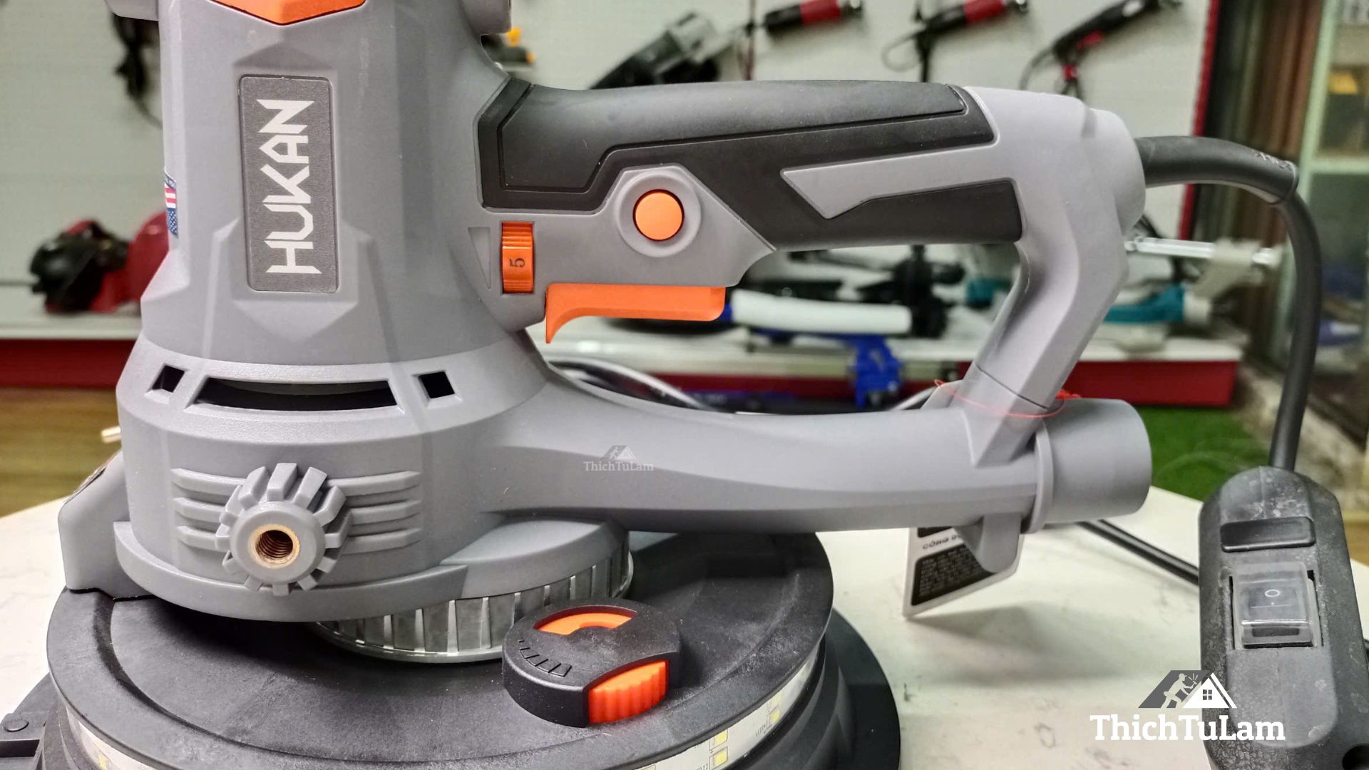 Máy chà tường có đèn Hukan G2-DS5819