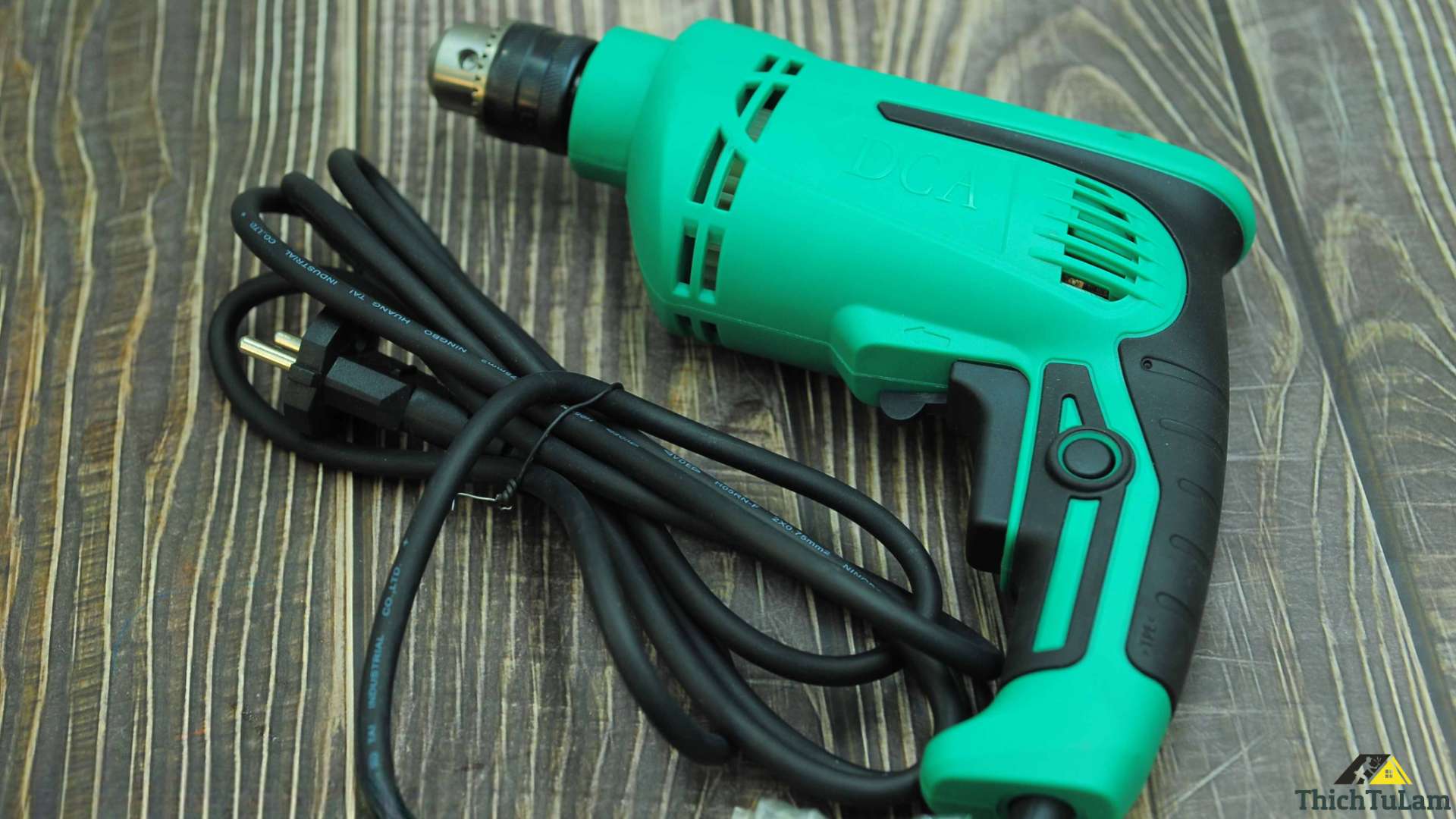 Máy khoan điện 710W DCA AJZ09-10